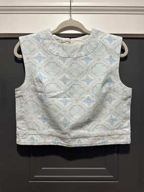Julia Amory Slim Shell Top Ming Medallion